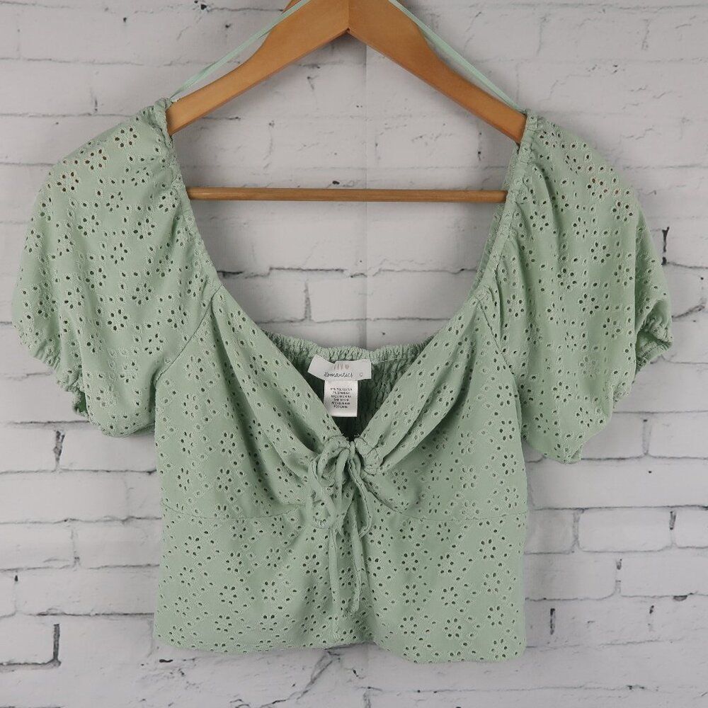URBAN ROMANTICS SEA FOAM GREEN EYELET BUBBLE SLEEVE V NECK CROP TOP SIZE LARGE